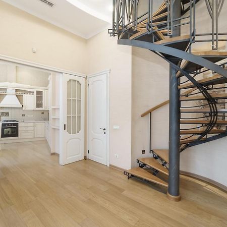 אודסה Katerynyska 2 Level Apartment With Sauna מראה חיצוני תמונה