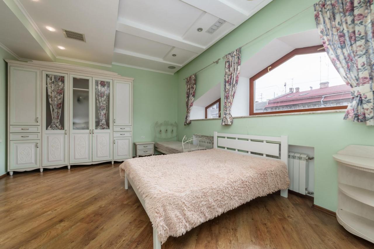 אודסה Katerynyska 2 Level Apartment With Sauna מראה חיצוני תמונה