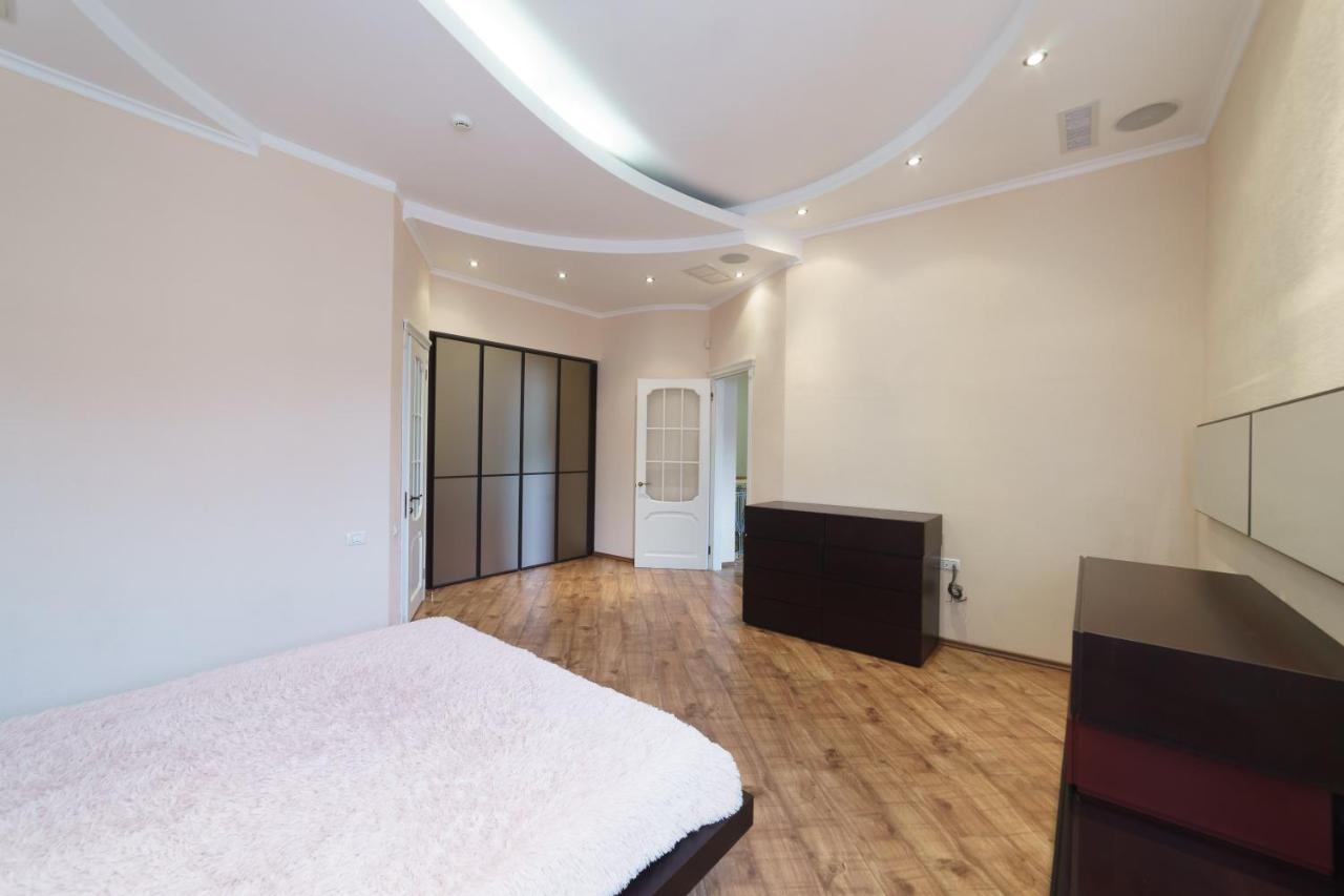 אודסה Katerynyska 2 Level Apartment With Sauna מראה חיצוני תמונה