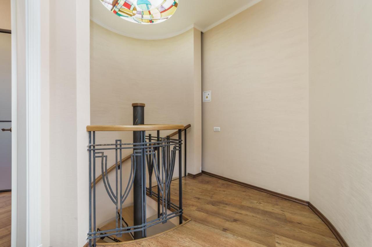 אודסה Katerynyska 2 Level Apartment With Sauna מראה חיצוני תמונה
