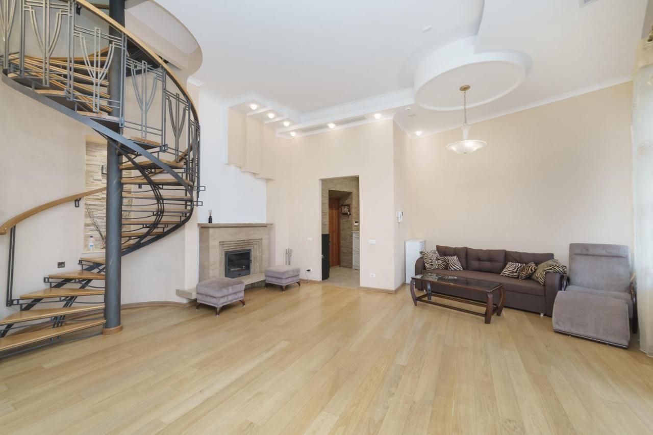 אודסה Katerynyska 2 Level Apartment With Sauna מראה חיצוני תמונה