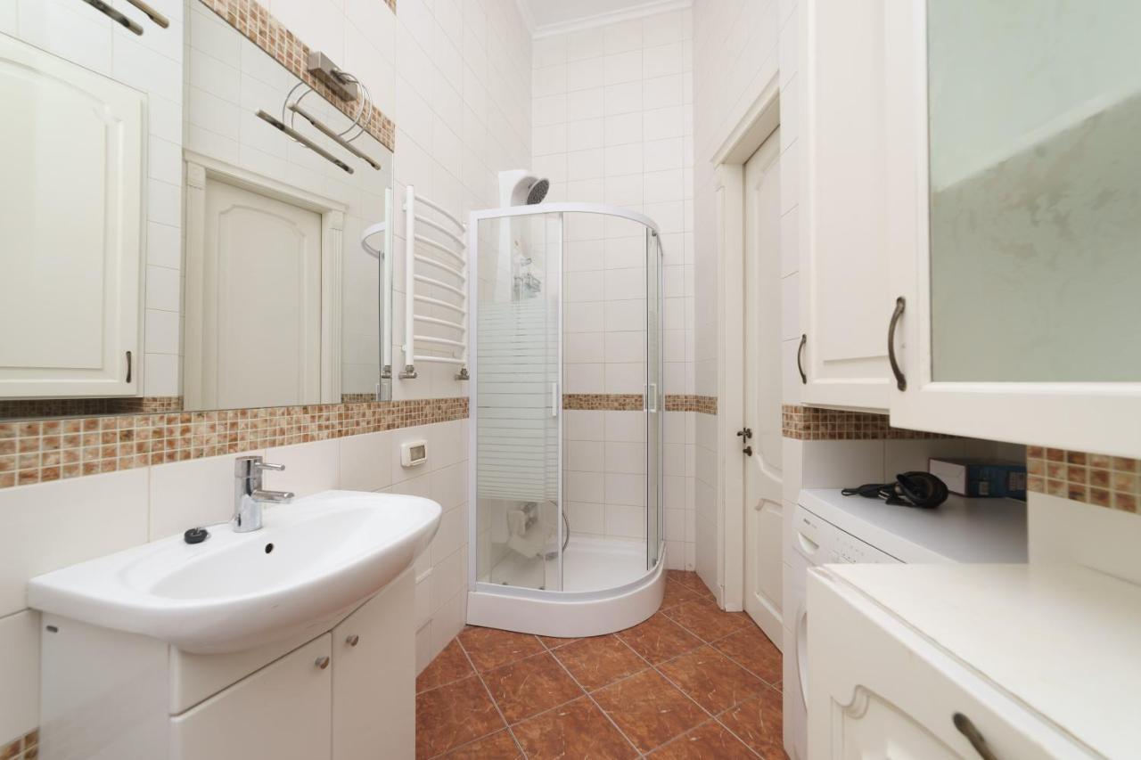 אודסה Katerynyska 2 Level Apartment With Sauna מראה חיצוני תמונה